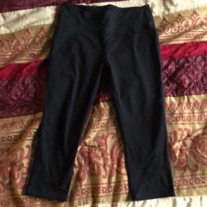 Fabletica Midrise/Midcalf leggings.